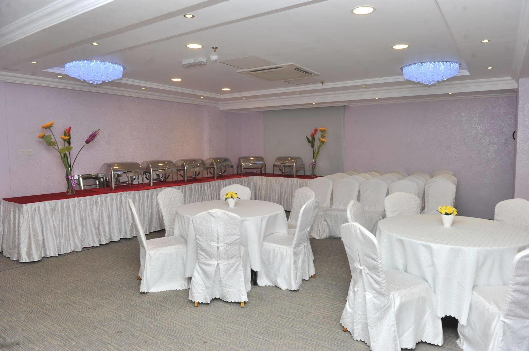 Al Reef Hotel Muscat Exterior photo